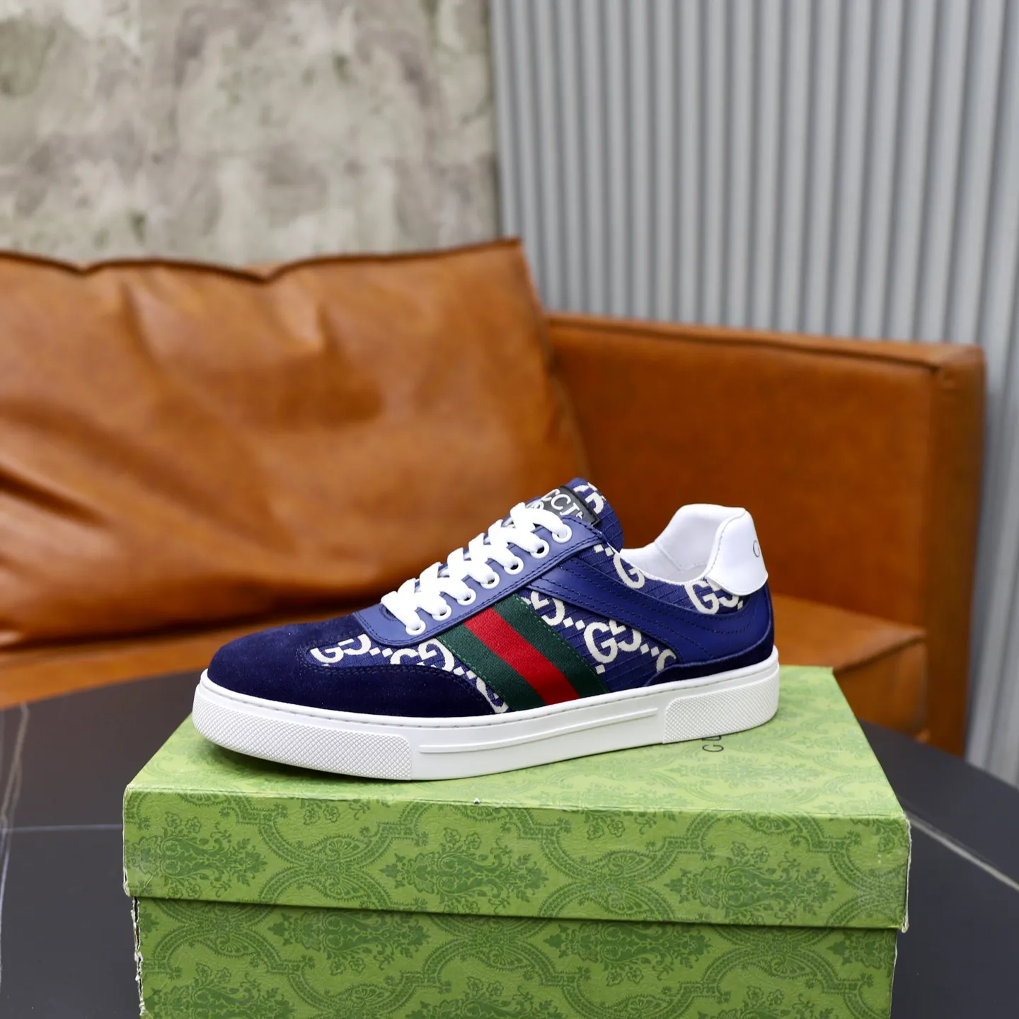 Ex-factory price: 440💰🙅‍♂️🙅‍♂️🙅‍♂️ Brand: GUCCI Standard code: 38-44 (45 customized) Grade: Same as the official website Material: Original material splicing Comfortable and breathable lining Lightweight and wear-resistant sports outsole Style category: Men's fashionable casual shoes Running sneakers Distinguished luxury brand elements Top luxury Color: actual picture color